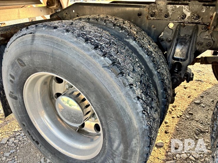 2015-peterbilt-579-image-43