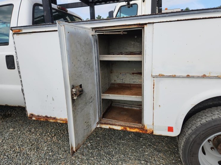 2002-ford-f550-image-24