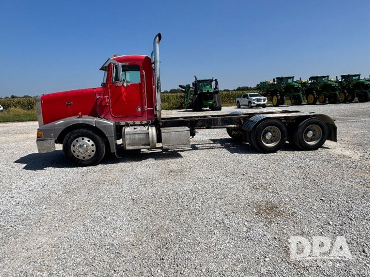 1993-peterbilt-377-image-17