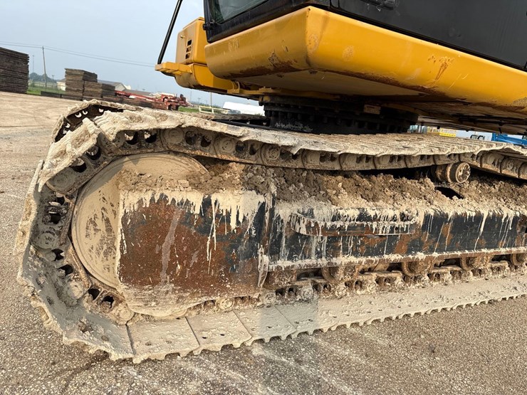 2016-caterpillar-312fgc-image-16