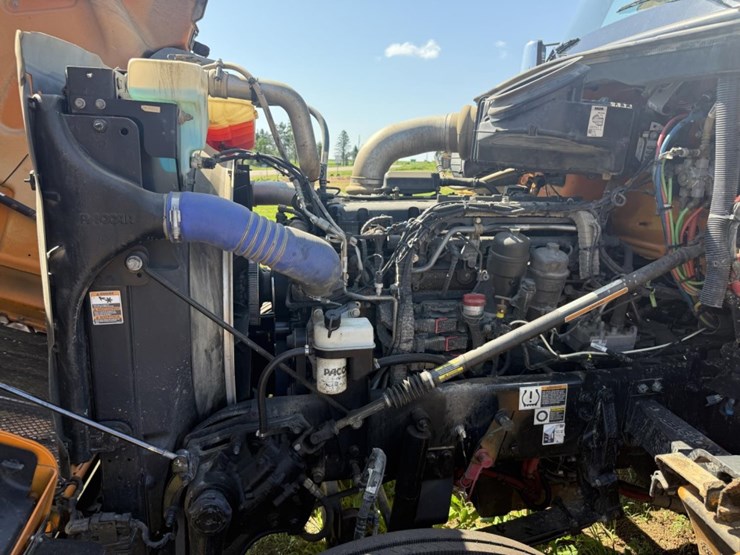 2023-kenworth-w990-image-4