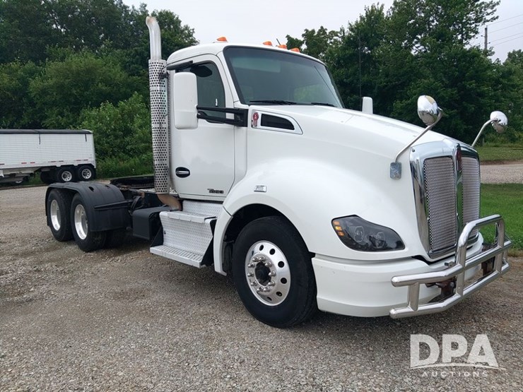 2016-kenworth-t680-image-1
