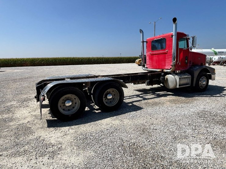 1993-peterbilt-377-image-9