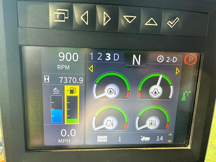 2019-deere-744l-image-24