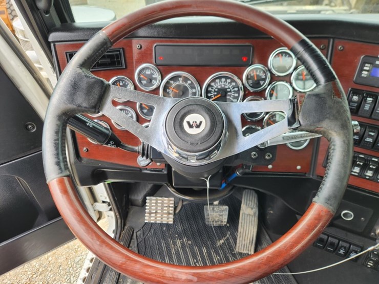 2019-western-star-4900sf-image-64