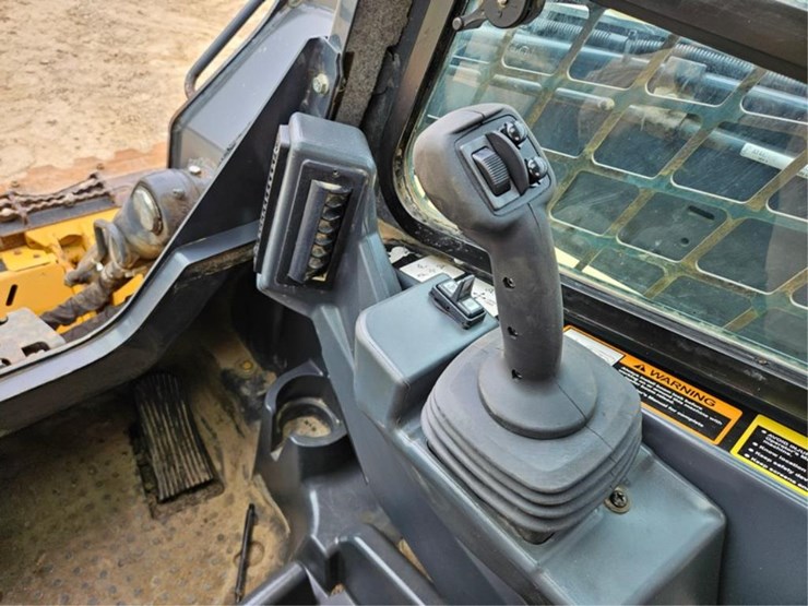 deere-331g-image-25