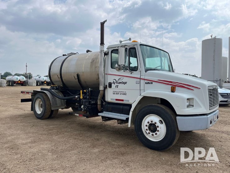 2000-freightliner-fl70-image-5