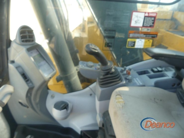 2020-deere-135g-image-13