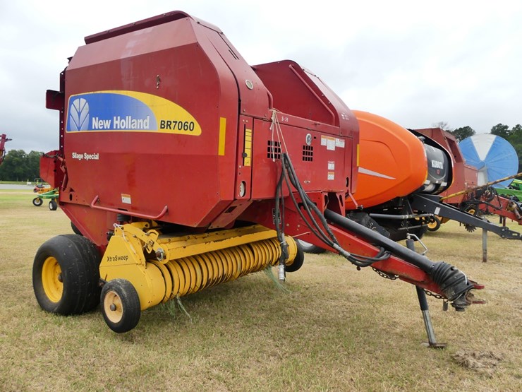 2013-new-holland-br7060-image-2
