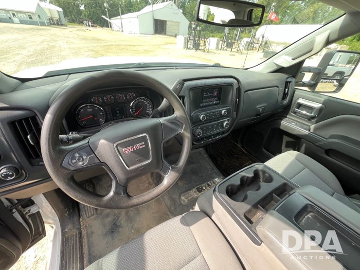 2015-gmc-2500-image-46