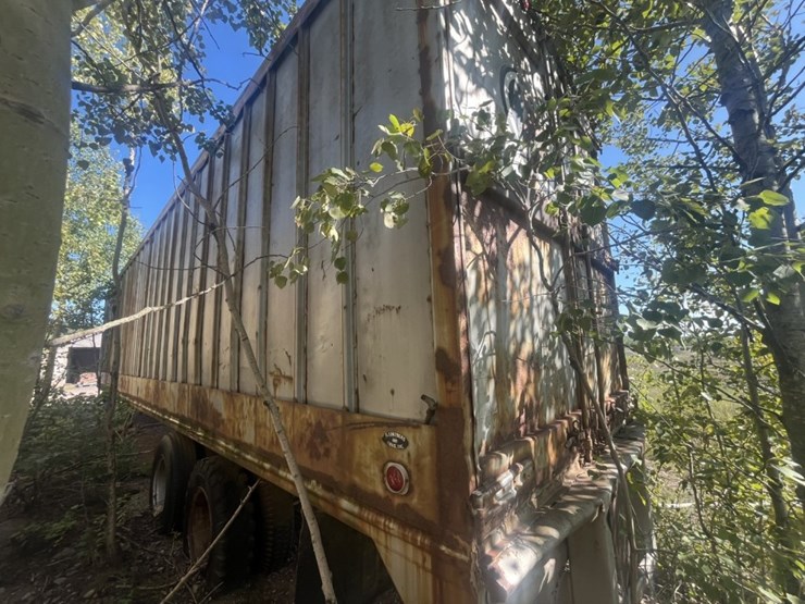 #1609-•-40’-enclosed-fuel-trailer-image-4
