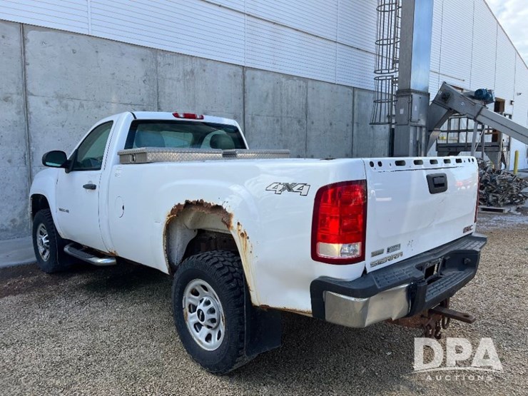 2012-gmc-3500hd-image-9