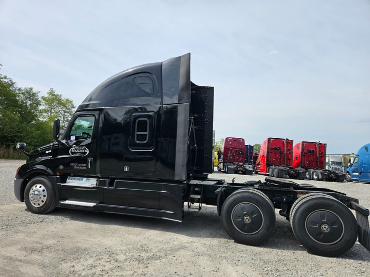 2018-freightliner-cascadia-126-image-9