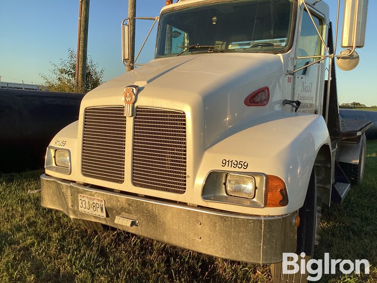1999-kenworth-t300-image-12