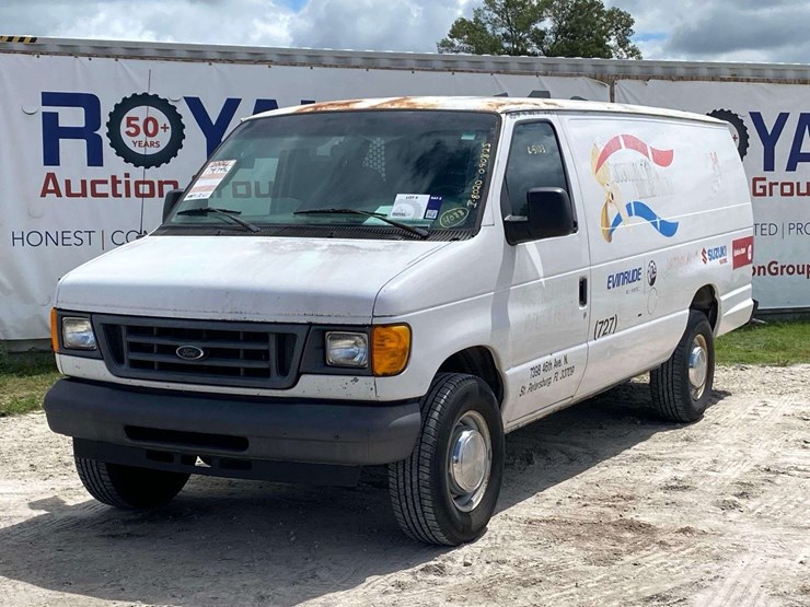 2006-ford-cargo-image-1