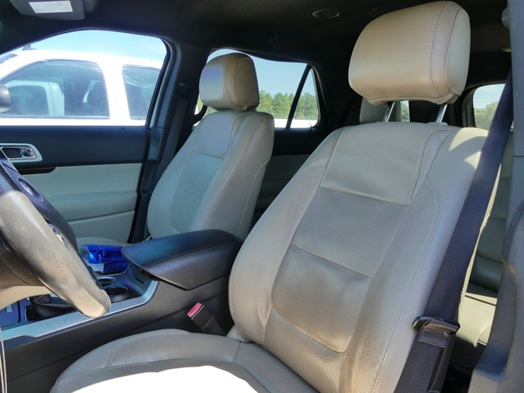 2012-ford-explorer-image-8