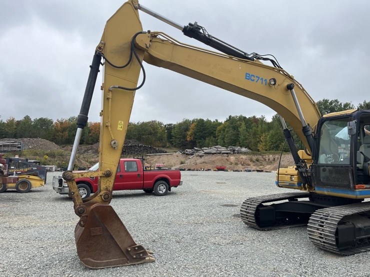 2011-caterpillar-320d-image-10