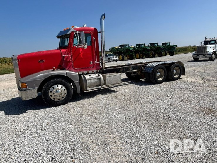 1993-peterbilt-377-image-18