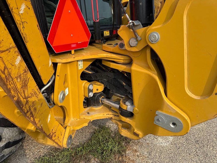 2019-caterpillar-440-image-12
