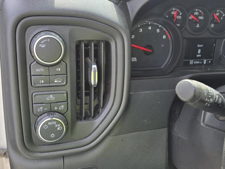2020-chevrolet-silverado-1500-image-39