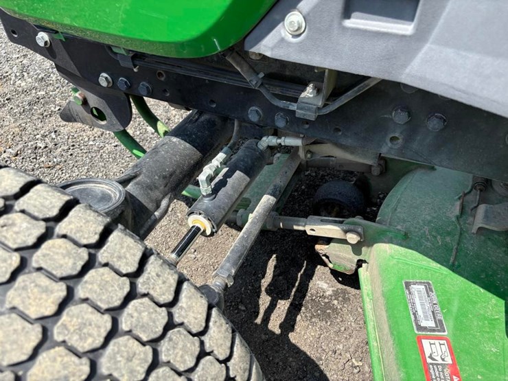 2018-john-deere-2032r-image-18