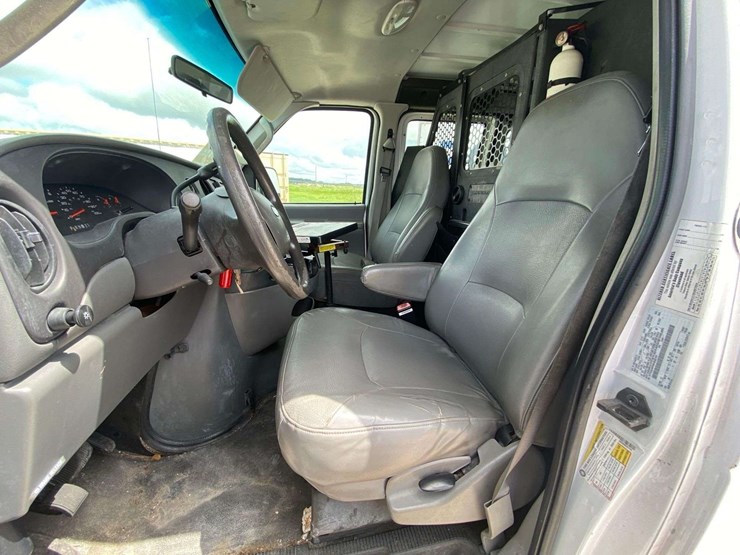 2006-ford-cargo-image-12