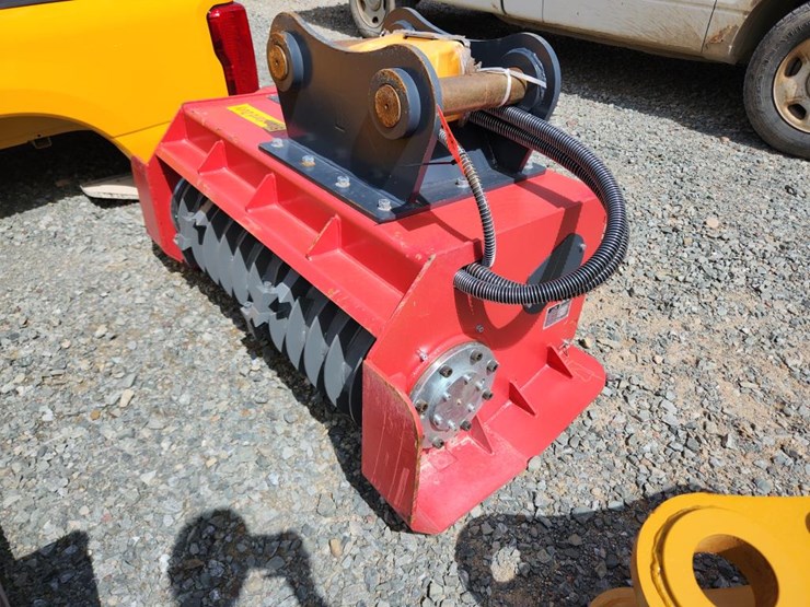 caterpillar-320-image-2