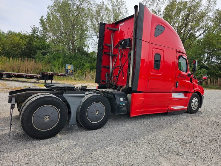 2019-freightliner-cascadia-126-image-18