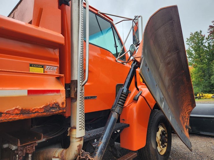 #1648-•-sterling-single-axle-patrol-truck-image-32