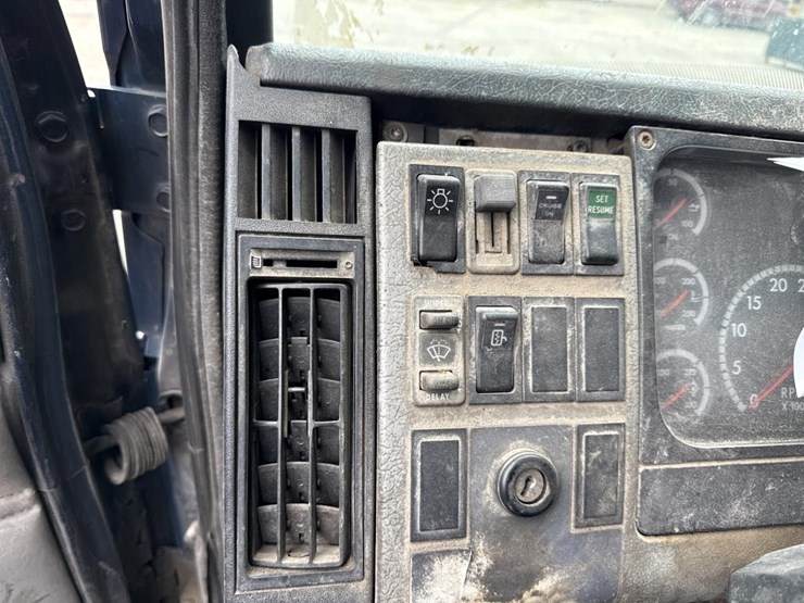 2001-caterpillar-3126-image-63