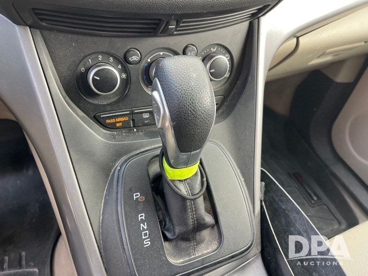 2015-ford-escape-se-image-48