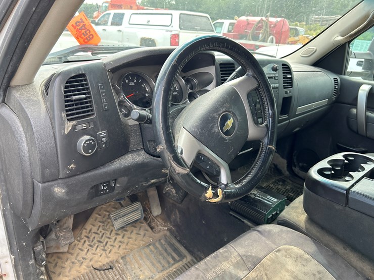 2014-chevrolet-3500-image-46