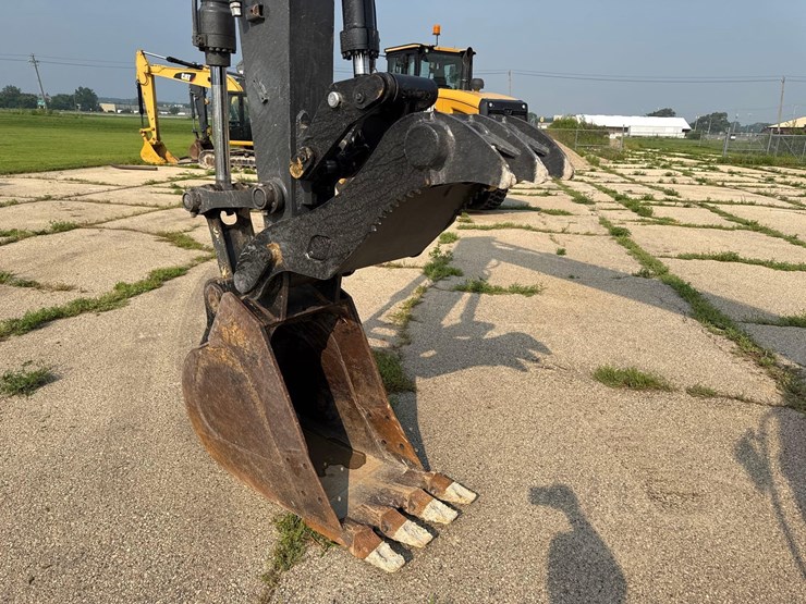 2022-deere-135g-image-9