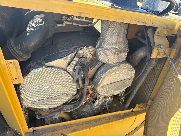 caterpillar-d6t-xw-image-18