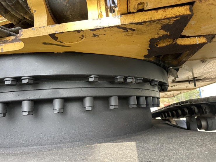 2011-caterpillar-320d-image-66
