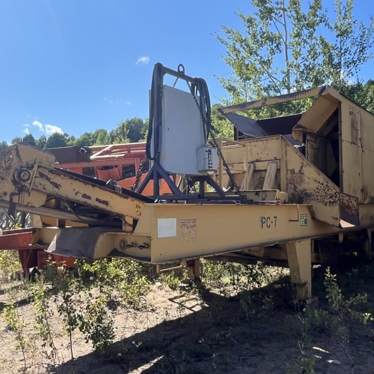 #1603 • Towable Grizzly Hopper Co