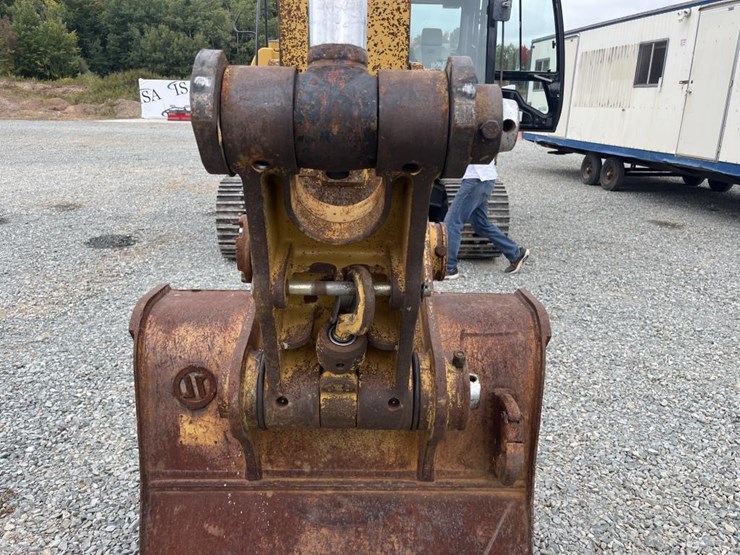 2011-caterpillar-320d-image-25