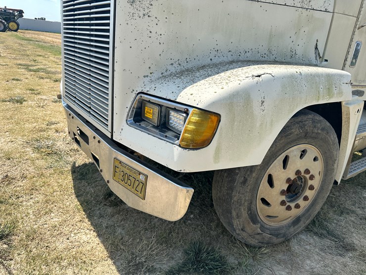 #32186-•-inop-1996-freightliner-usf-1e-t/a-sleeper-truck-tractor-vin:-1fuyddyb0tp728989-image-32