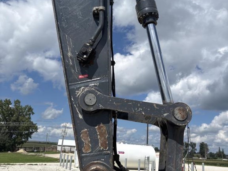 2014-deere-380g-lc-image-32