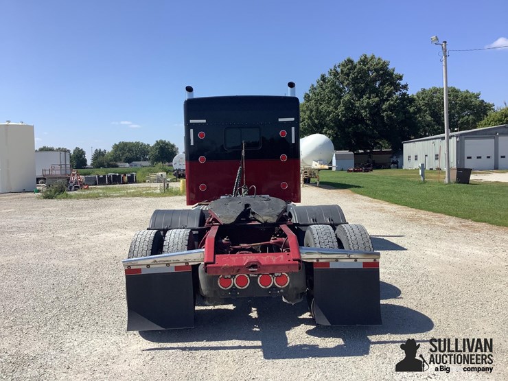 2016-kenworth-w900-image-6