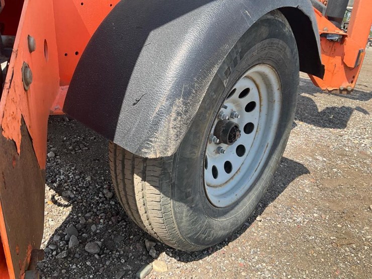 2012-jlg-t350-image-11
