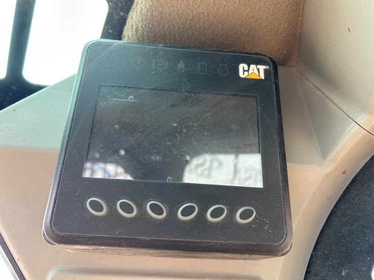 2021-caterpillar-236d3-image-46