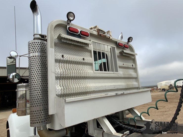2003-kenworth-w900-image-10