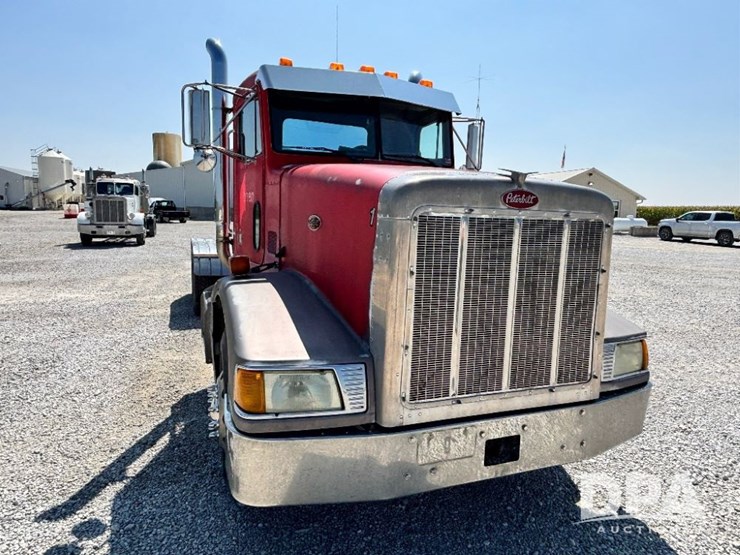 1993-peterbilt-377-image-4