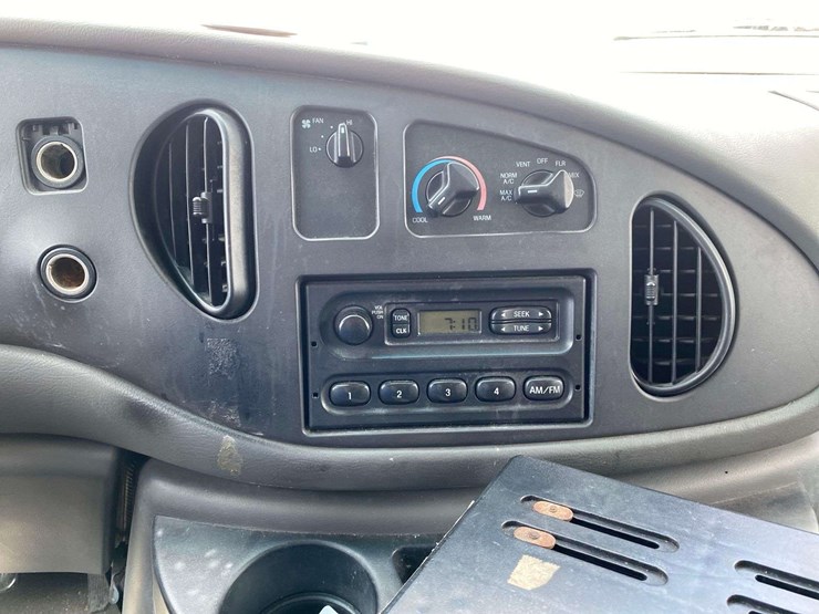 2006-ford-cargo-image-16