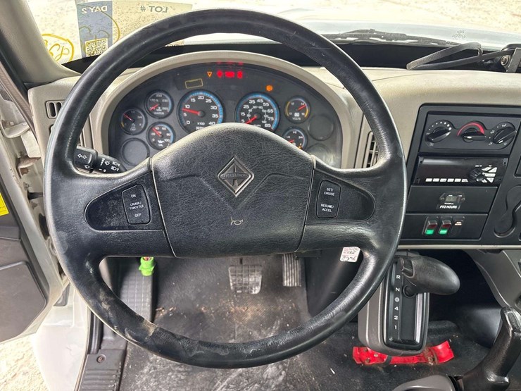 2018-international-durastar-4300-image-13