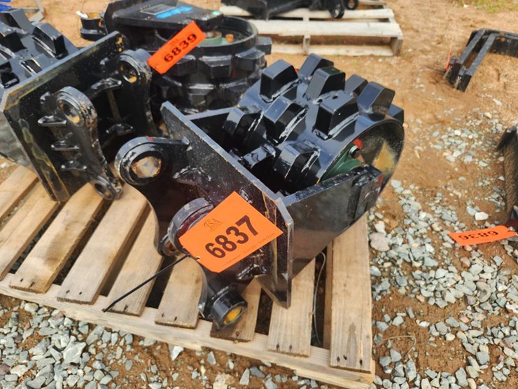 caterpillar-305-image-3