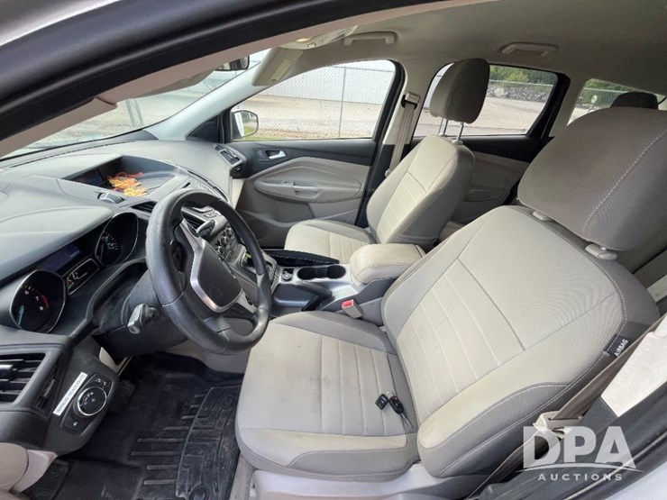 2015-ford-escape-se-image-35