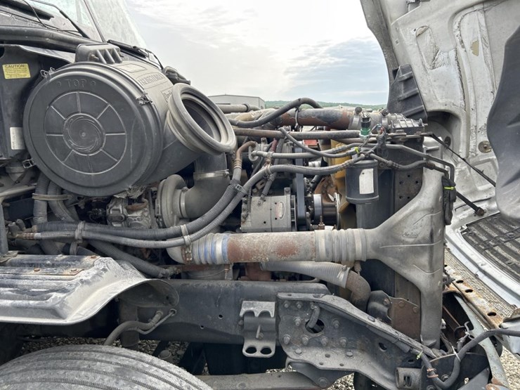 #5003-•-2009-freightliner-sleeper-cab-truck-tractor-image-26