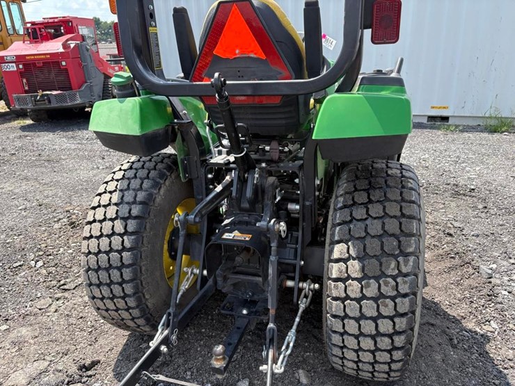 2018-john-deere-2032r-image-8